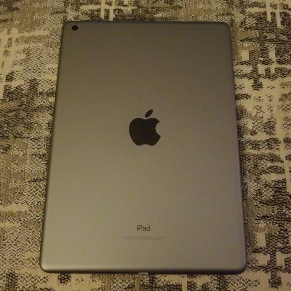 BRAND NEW Apple iPad (Latest Model) - Picture 3 of 7
